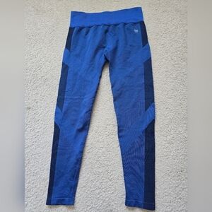 🌈 Forever 21 Active Seamless Chevron-Panel Blue and Black Leggings Size Medium